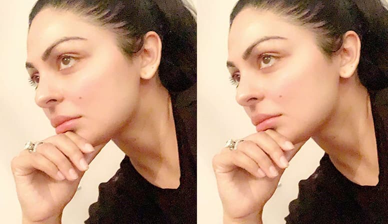 Neeru Bajwa Is The True Selfie Queen