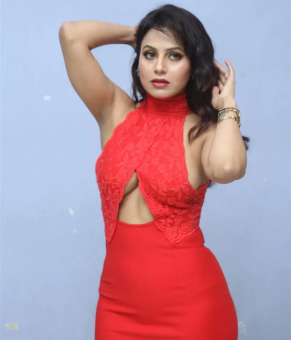  Deepika Singh