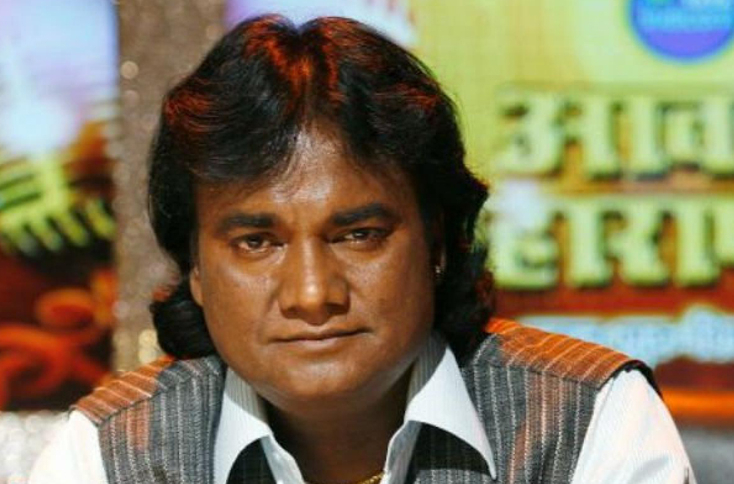 Singer Anand Shinde meets with a car accident