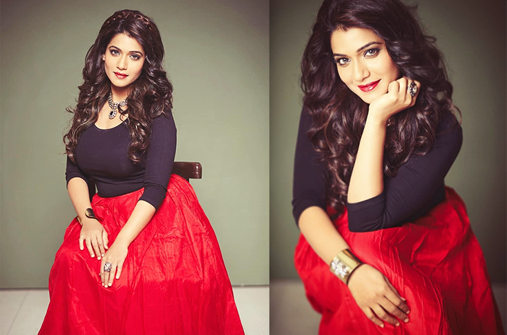 Urmilla Kothare looks regal in her black and red attire