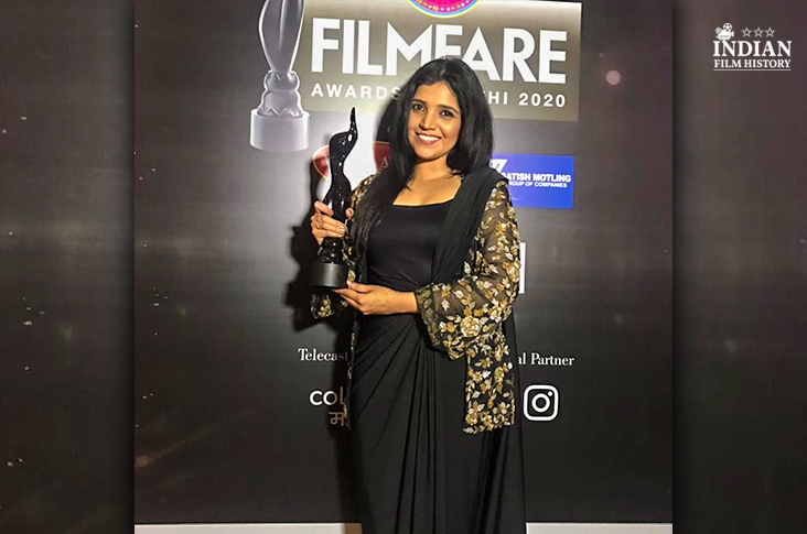 Mukta Barve Wins Best Actress At Filmfare Marathi Awards
