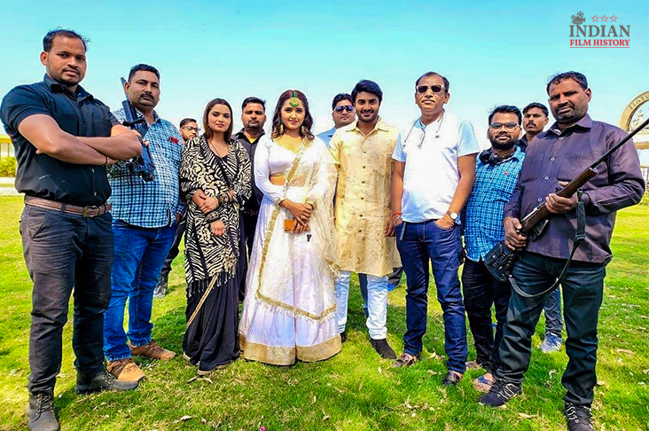 Kajal Raghwani And Pradeep Pandey Chintu Team Up To Shoot Holi Song In Varanasi