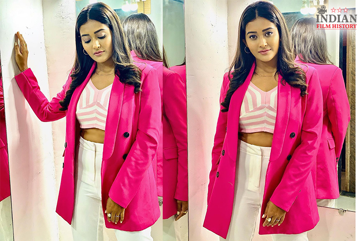 Pooja Jhaveri Shows Her Photogenic Side In A Pink Blazer On Instagram